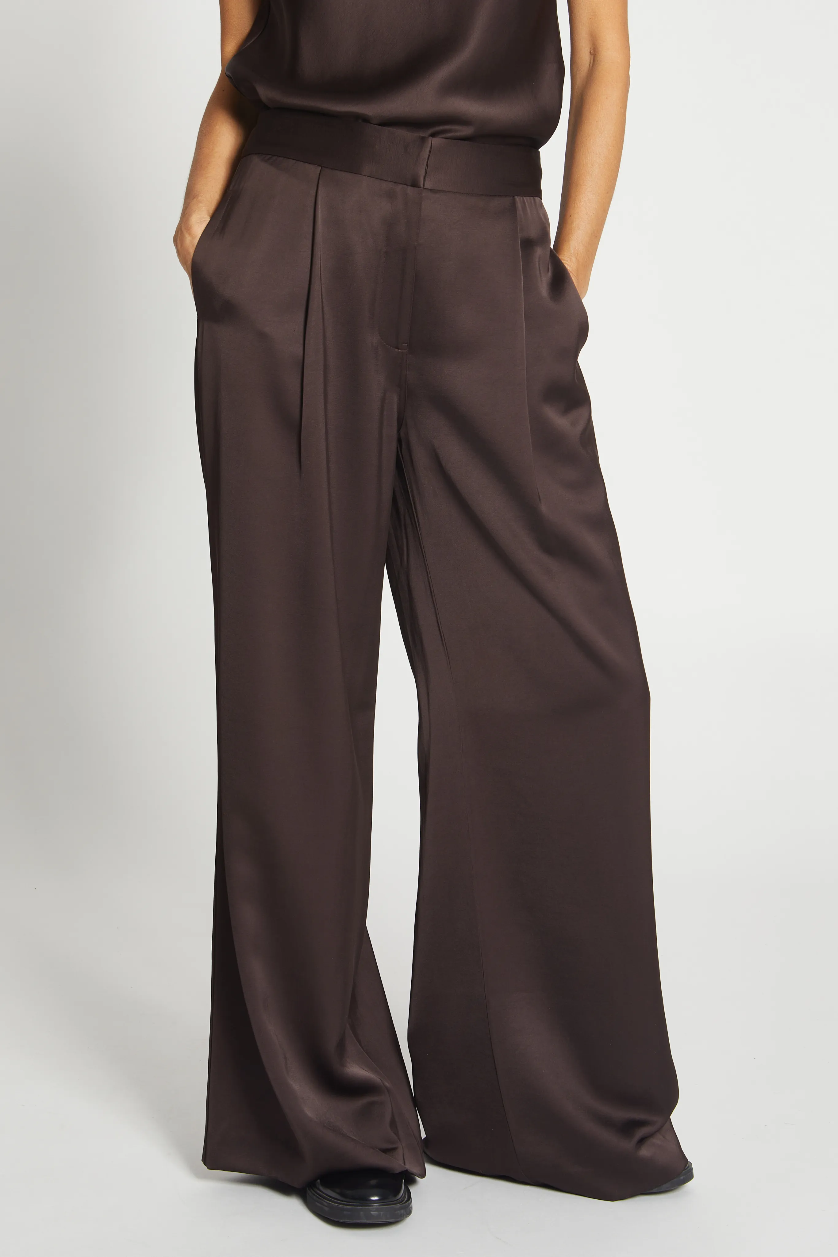 Neve Mid-Waisted Wideleg Trouser