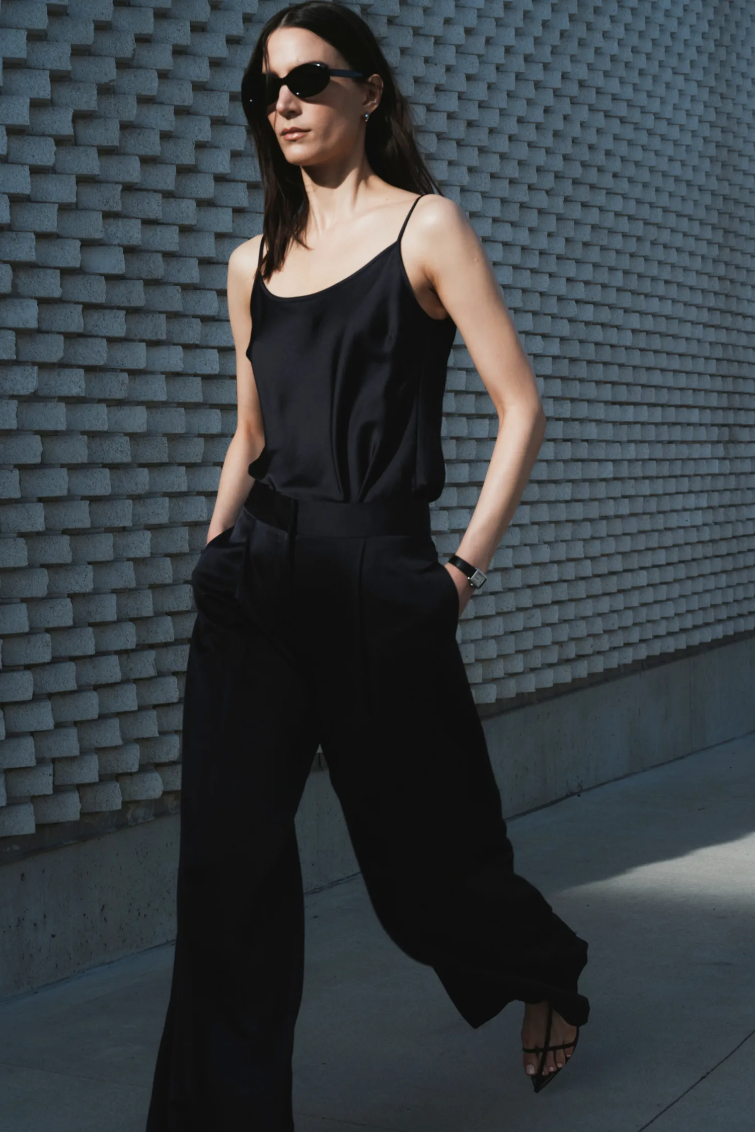 Neve Mid-Waisted Wideleg Trouser