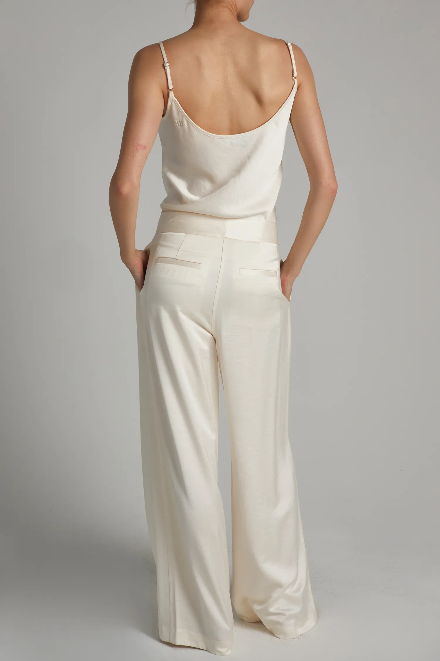 Neve Mid-Waisted Wideleg Trouser
