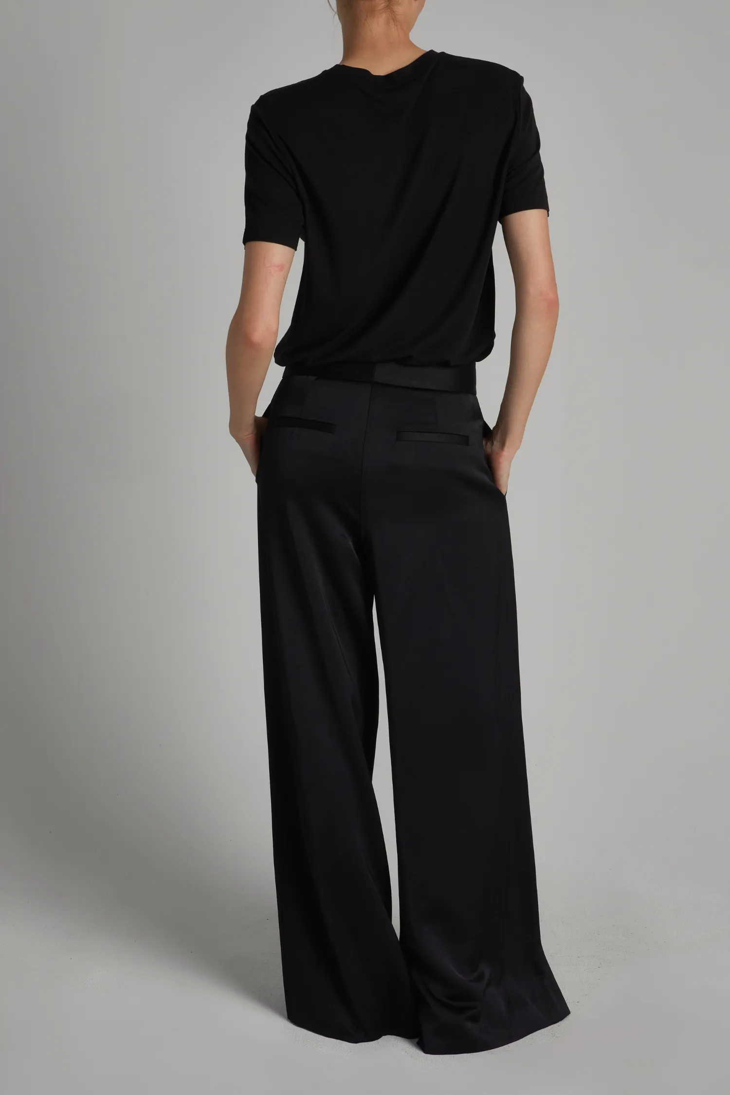 Neve Mid-Waisted Wideleg Trouser