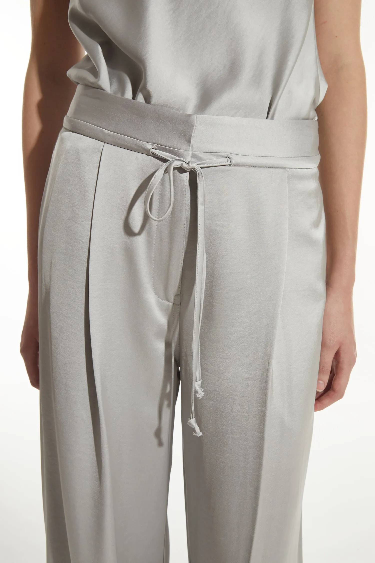 Neve Mid-Waisted Wideleg Trouser