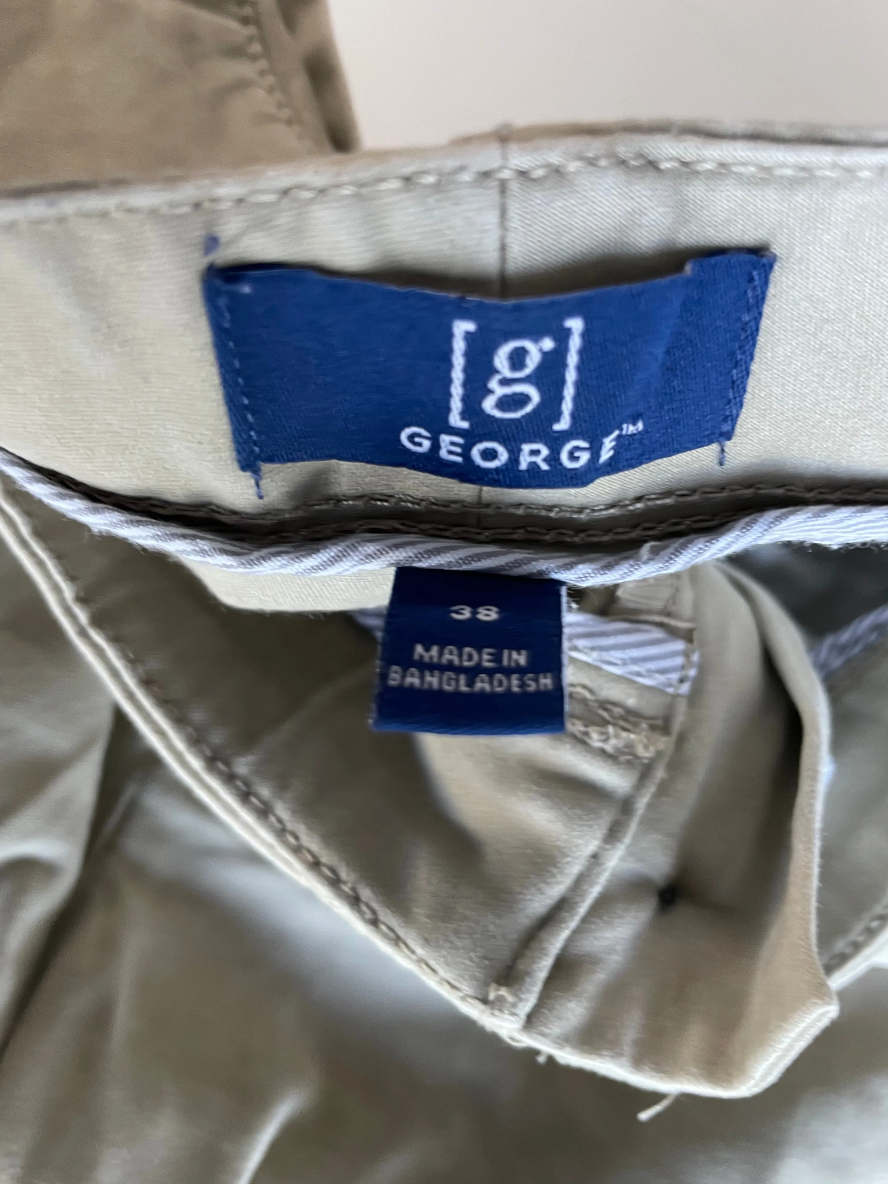 Vintage Men's George beige cargo short in 2XL| L9 W38| SKU 4427